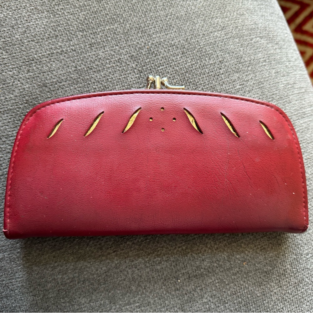 Beautiful vintage red wallet - excellent condition